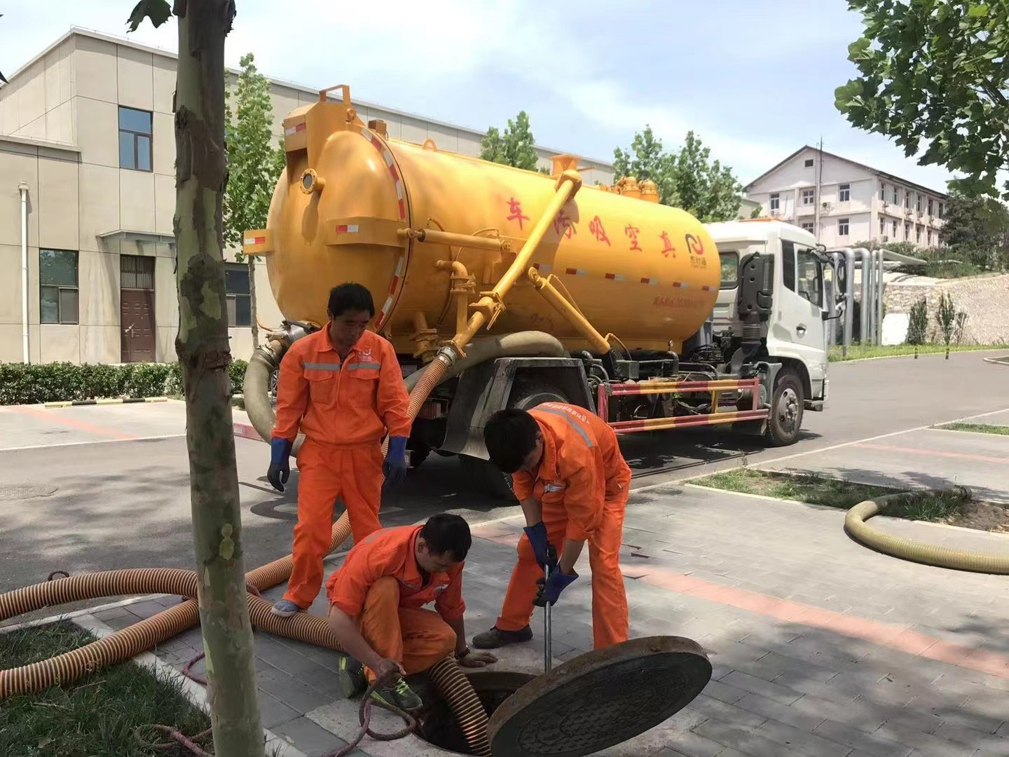 邓州化粪池清理与5-8吨吸粪车施工效率分析